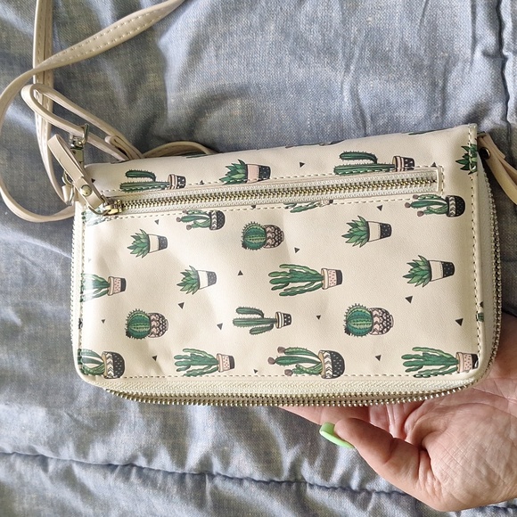 Crossbosy Purse - Picture 3 of 3